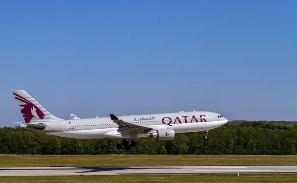Hongarije Boedapest Aug 2019 Passagiersvliegtuigen Qatar Boeing Staat Het Punt — Stockfoto
