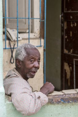 Havana, Küba - 11 Şubat 2018: Eski Havana Cityscape yerel halkın günlük hayattan zevk ile.