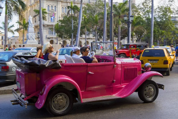 Havana Cuba 2018 Vintage Classic American Cars Fully Restored Condition — Stock Photo, Image