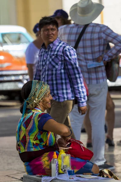 Havana Kuba 2018 Unbekannte Wahrsagerin Bietet Service Und Unterhaltung Rund — Stockfoto