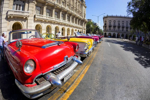 Havana Cuba 2018 Vintage Classic American Cars Fully Restored Condition — ストック写真