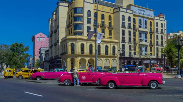 Habana Cuba 2018 Los Coches Clásicos Americanos Condiciones Totalmente Restauradas —  Fotos de Stock