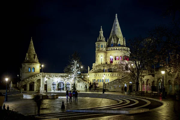 Budapeste Hungria Outubro 2019 Famoso Bastião Dos Pescadores Uma Noite — Fotografia de Stock