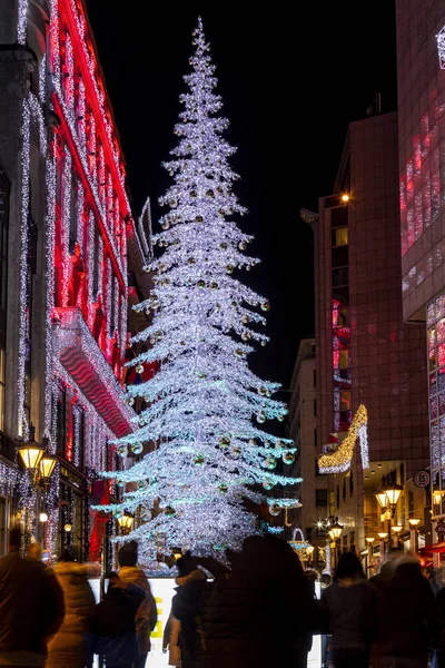 Budapeste Hungria Dezembro 2019 Turistas Apreciam Espírito Natalício Show Luzes — Fotografia de Stock