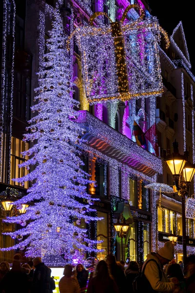 Budapeste Hungria Dezembro 2019 Turistas Apreciam Espírito Natalício Show Luzes — Fotografia de Stock