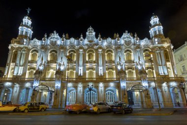  Paseo de Marti 'deki Inglaterra Oteli ve Gran Tiyatrosu' nun (Paseo del Prado) gece manzarası