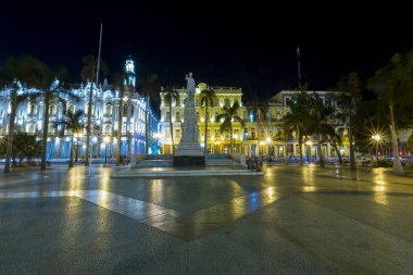 Paseo de Marti 'deki Hotel Inglaterra ve Gran Teatro de La Habana' nın (Paseo del Prado) gece manzarası Havana Cuba. 