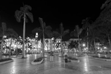  Paseo de Marti 'deki Inglaterra Oteli ve Gran Tiyatrosu' nun (Paseo del Prado) gece manzarası