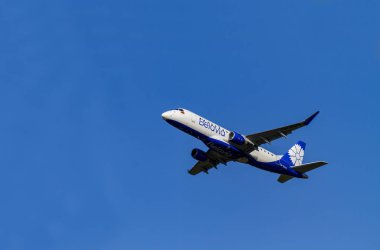 Budapeşte Macaristan 14 Temmuz 2019: Belavia Havayolu Embraer 175 Budapeşte Uluslararası Havaalanından yeni havalandı.