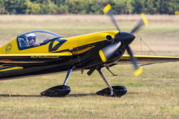 Budaors Hungary 2019年8月1日 Budaors Airshow Corvus Ca41赛车手为公众提供特技飞行 — 图库照片