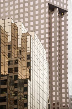 Şehrin modern binası