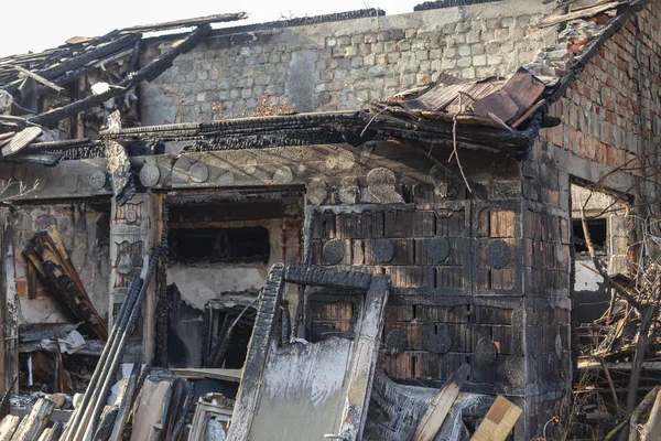 Restos Quemados Una Propiedad Después Incendio Casa —  Fotos de Stock