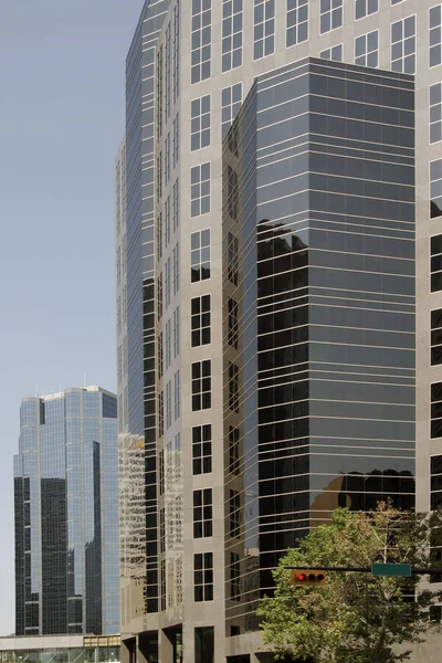 都市の近代的な高層ビルは — ストック写真