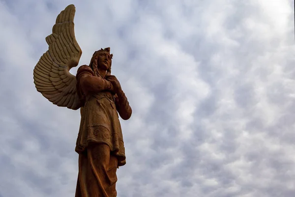 Hungria Mariakemend Fevereiro 2020 Estátua Anjo Religioso Uma Igreja Católica — Fotografia de Stock