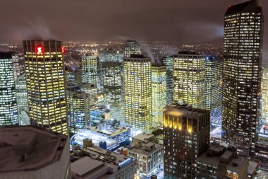 Calgary şehir merkezi, gece gökyüzü, Alberta, Kanada