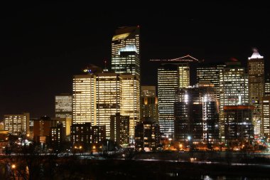 Calgary şehir merkezi, gece gökyüzü, Alberta, Kanada