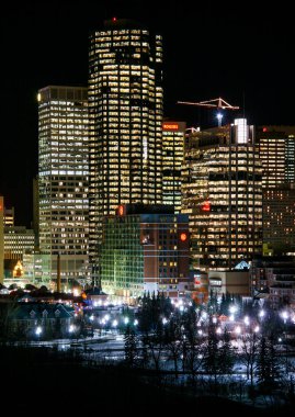 Calgary şehir merkezi, gece gökyüzü, Alberta, Kanada