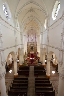 St. Laszlo Kilisesi 'nin iç dekorasyonunun neredeyse tamamı seramiklerle süslenmiş. Bir çeşit....