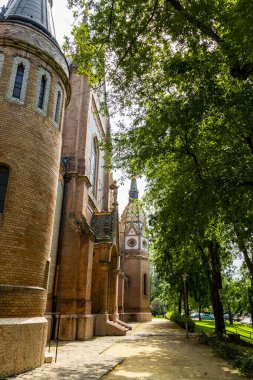 St. Laszlo Kilisesi 'nin yan kapıları. Neredeyse hepsi seramik ile dekore edilmiş. Dünyadaki türünün tek örneği. Budapeşte Macaristan