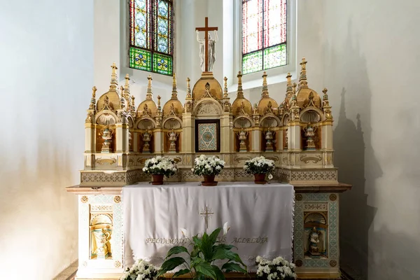 Iglesia San Laszlo Interior Con Casi Toda Decoración Por Cerámica —  Fotos de Stock