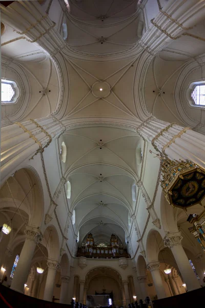 Innenraum Der Kirche Laszlo Mit Fast Allen Verzierungen Aus Keramik — Stockfoto