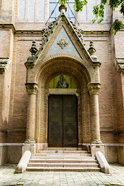 Боковые Ворота Церкви Святого Ласло Почти Украшения Керамикой Такого Рода — стоковое фото