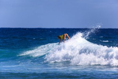 Snapper Rocks, Gold Coast, Avustralya: 25 Şubat 2019: Kimliği belirsiz sörfçü Quiksilver & Roxy Pro Dünya Şampiyonası, 