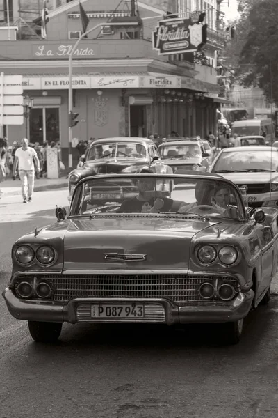 Habana Cuba Febrero 2019 Coches Clásicos Americanos Condiciones Restauradas Ofrecen — Foto de Stock