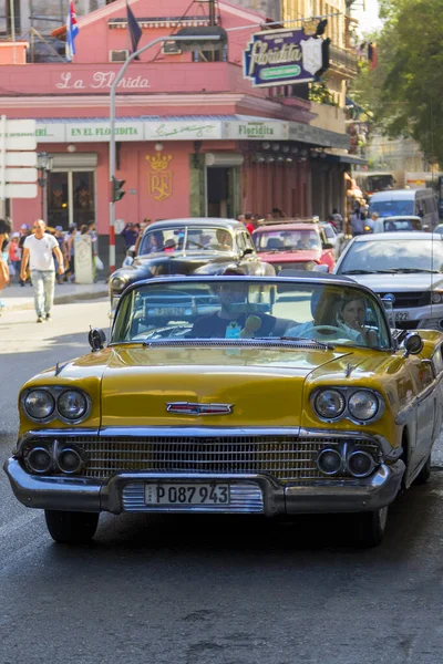 Habana Cuba Febrero 2019 Coches Clásicos Americanos Condiciones Restauradas Ofrecen — Foto de Stock