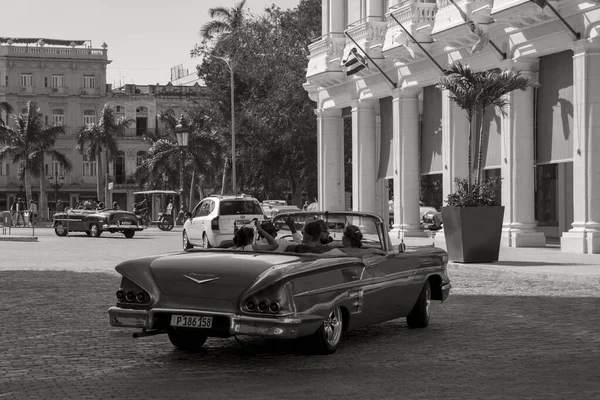 Habana Cuba Febrero 2019 Coches Clásicos Americanos Condiciones Restauradas Ofrecen — Foto de Stock