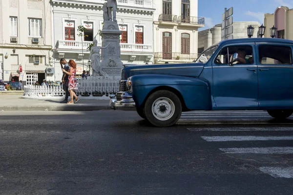 Habana Cuba Febrero 2019 Coches Clásicos Americanos Condiciones Restauradas Ofrecen —  Fotos de Stock