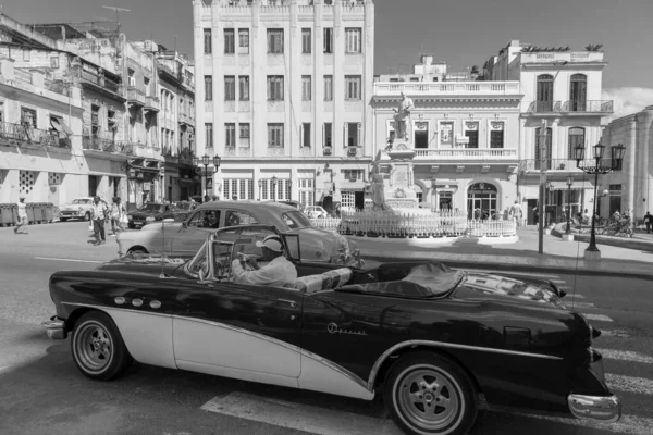 Habana Cuba Febrero 2019 Coches Clásicos Americanos Condiciones Restauradas Ofrecen — Foto de Stock