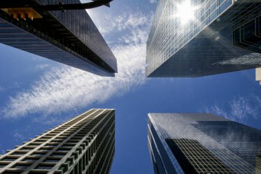 Calgary 'nin şehir merkezindeki gökdelenler manzaralı. - Kanada