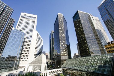 Calgary 'nin şehir merkezindeki gökdelenler manzaralı. - Kanada