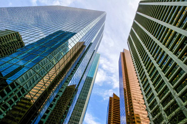 Calgary 'nin şehir merkezindeki gökdelenler manzaralı. - Kanada