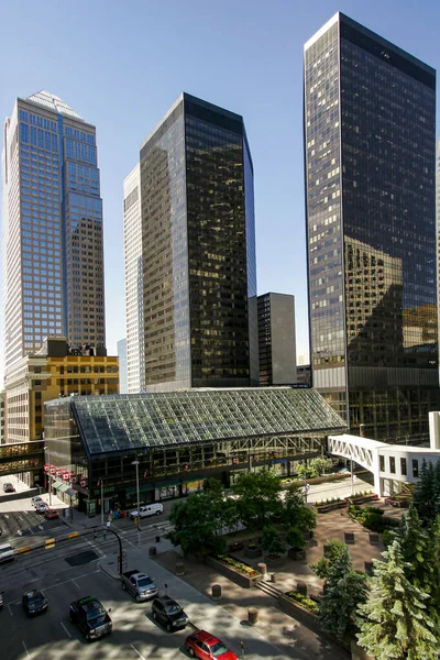 Calgary 'nin şehir merkezindeki gökdelenler manzaralı. - Kanada