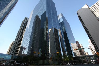 Calgary 'nin şehir merkezindeki gökdelenler manzaralı. - Kanada