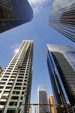 Calgary 'nin şehir merkezindeki gökdelenler manzaralı. - Kanada