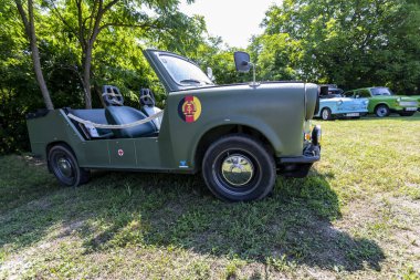 Kiskunlachaza Macaristan 12, Haziran 2019: Trabant 'ın Doğu Alman otomobilinin klasik araba fuarı - bir kısmı yeni, bir kısmı modifiye edilmiş, bir kısmı da orijinal durumda 