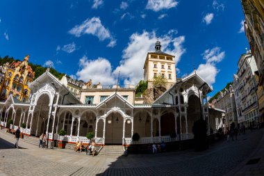 Karlovy Vary, Çek Cumhuriyeti 24 Ağustos 2019: Batı Bohemya 'da ünlü bir şehir. Sadece mimari değil, şehrin sağlık kaplıcaları da.. 