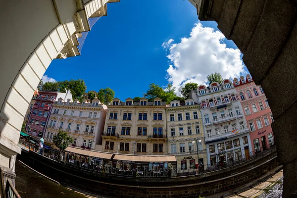 2019年8月24日 捷克共和国卡洛维 Karlovy Vary 波希米亚西部著名城市 不仅仅是城市的建筑 还有温泉 — 图库照片