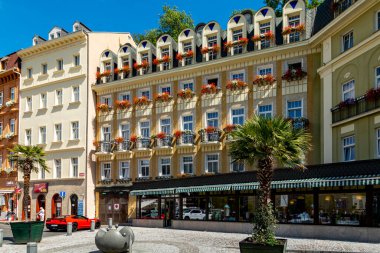 Karlovy Vary, Çek Cumhuriyeti 24 Ağustos 2019: Batı Bohemya 'da ünlü bir şehir. Sadece mimari değil, şehrin sağlık kaplıcaları da.. 