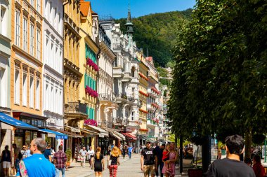 Karlovy Vary, Çek Cumhuriyeti 24 Ağustos 2019: Batı Bohemya 'da ünlü bir şehir. Sadece mimari değil, şehrin sağlık kaplıcaları da.. 