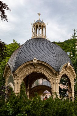 Karlovy Vary, Çek Cumhuriyeti 24 Ağustos 2019: Batı Bohemya 'da ünlü bir şehir. Sadece mimari değil, şehrin sağlık kaplıcaları da.. 