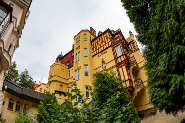 Karlovy Vary, Çek Cumhuriyeti 24 Ağustos 2019: Batı Bohemya 'da ünlü bir şehir. Sadece mimari değil, şehrin sağlık kaplıcaları da.. 