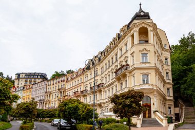 Karlovy Vary, Çek Cumhuriyeti 24 Ağustos 2019: Batı Bohemya 'da ünlü bir şehir. Sadece mimari değil, şehrin sağlık kaplıcaları da.. 