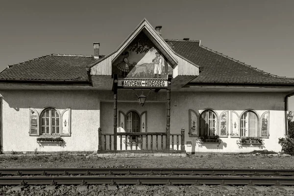 Stary Dworzec Kolejowy Dobrze Zachowane Drewniane Ruiny Wielowiekowej Stacji Kolejowej — Zdjęcie stockowe