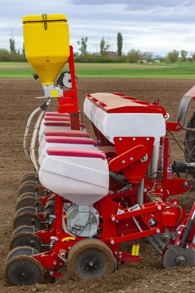 Maďarsko Někde Venkově Května 2020 Farmář Osivem Traktoru Půdě Jaře — Stock fotografie