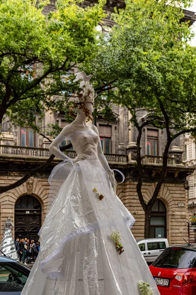 Budapeste Hungria Fev 2020 Futuros Designers Moda Vestir Manequins Rua — Fotografia de Stock