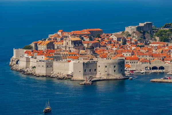 Dubrovnik Croácia Vista Panorâmica Encosta Porto Das Colinas Circundantes — Fotografia de Stock